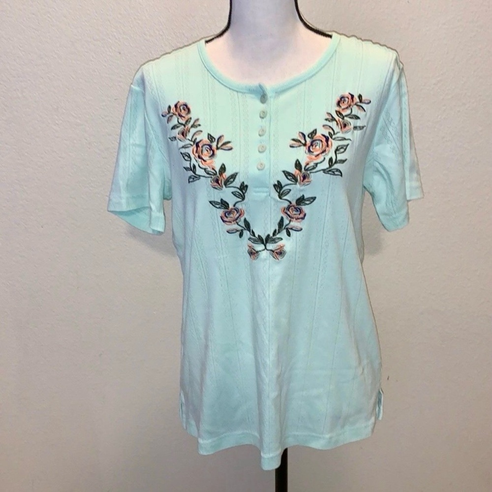 Sara Morgan green embroidered floral 1/2 button short sleeve shirt